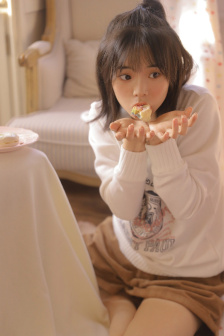 年轻漂亮的女邻居2